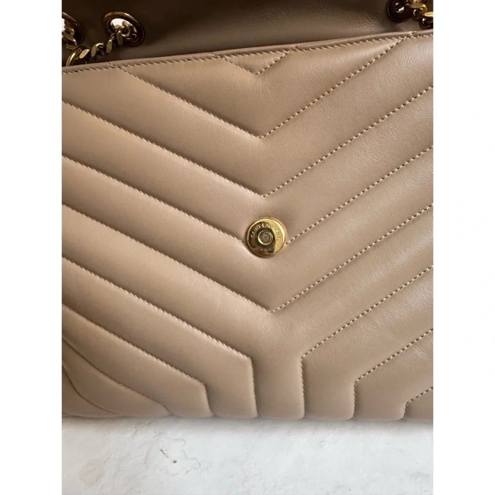 Yves Saint Laurent Loulou Medium - Picture 3 of 9